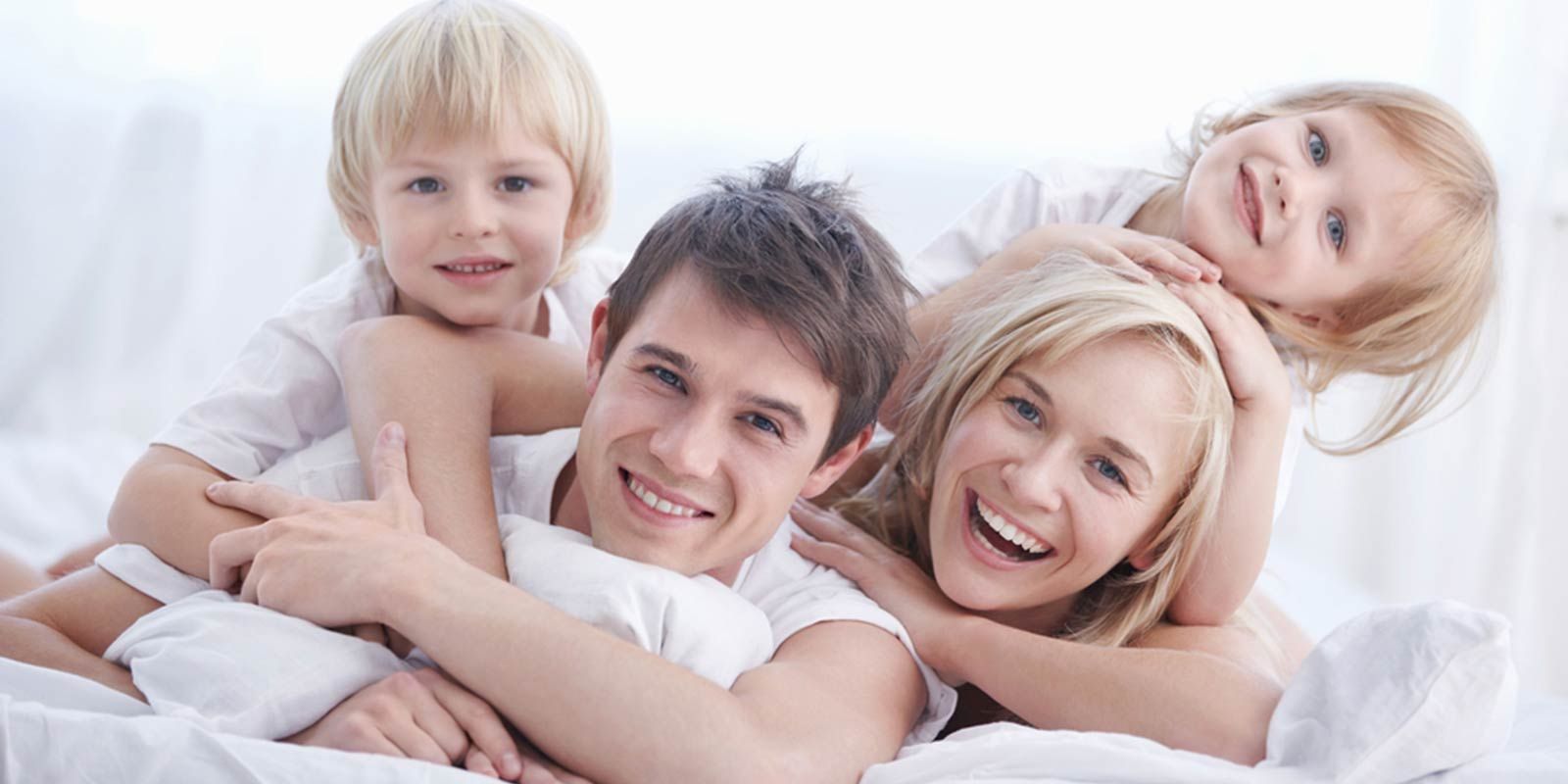 Family-in-bed-2